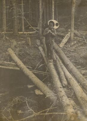 lynn-going-into-silverking-1976-001